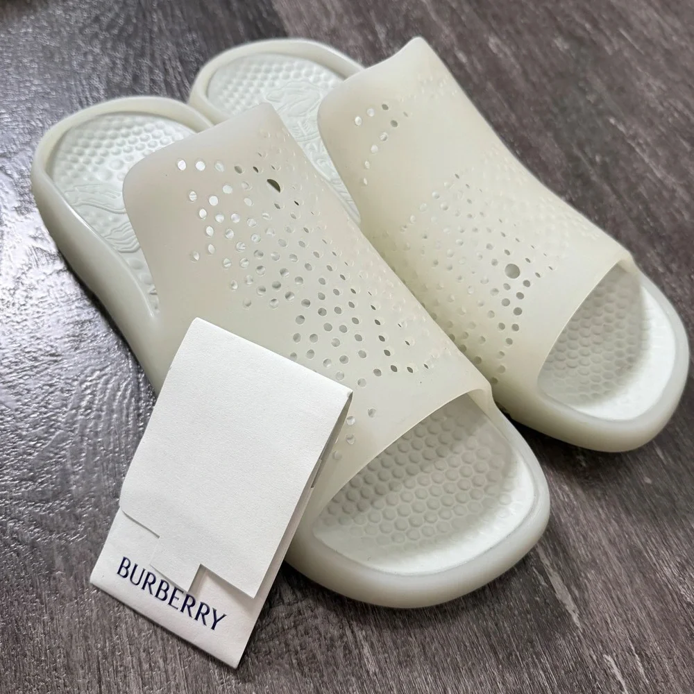 Burberry Stingray Slides Men Size 14 EU 47 Pebble White Perforated Rubber Logo
